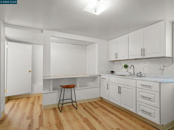 2154 Encinal Ave, Alameda CA 94501