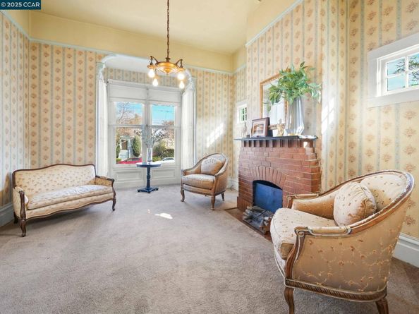 2154 Encinal Ave, Alameda CA 94501