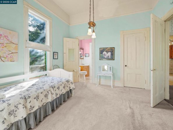 2154 Encinal Ave, Alameda CA 94501