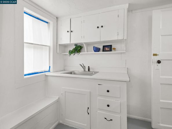 2154 Encinal Ave, Alameda CA 94501