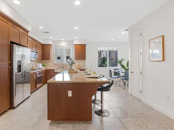 5399 Iron Horse Pkwy, Dublin CA 94568