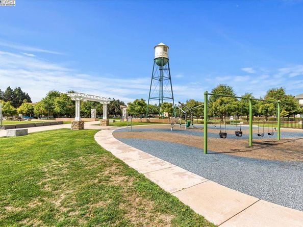 252 Sullivan Way, Hayward CA 94541