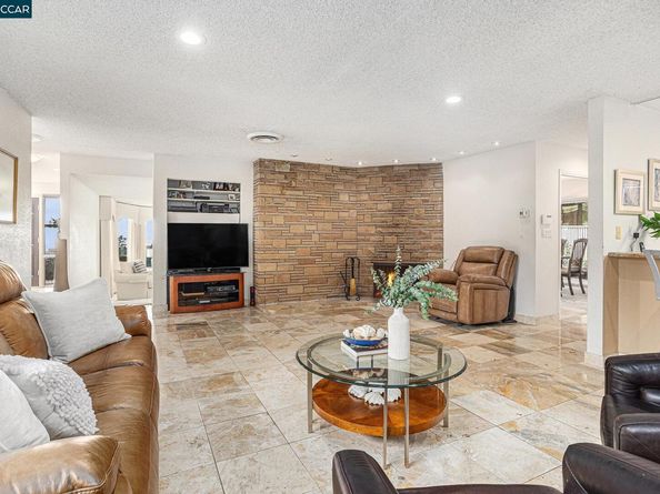 13460 Skyline Blvd, Oakland CA 94619