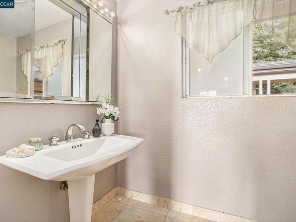 13460 Skyline Blvd, Oakland CA 94619