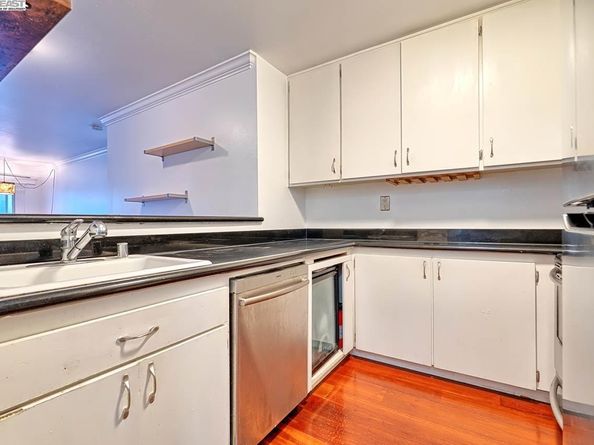 151 Lakeside Dr 213, Oakland CA 94612