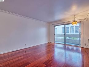 151 Lakeside Dr 213, Oakland CA 94612