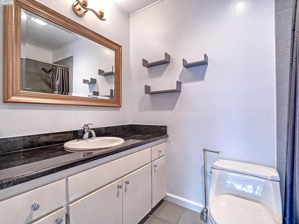 151 Lakeside Dr 213, Oakland CA 94612