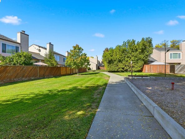 93 Cassia Dr, Hayward CA 94544