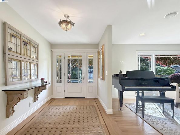 1209 Rimer Dr, Moraga CA 94556