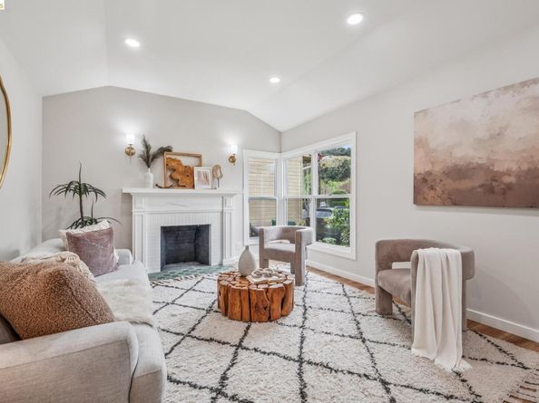 3056 Roxbury Avenue, Oakland CA 94605