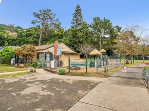 3056 Roxbury Avenue, Oakland CA 94605