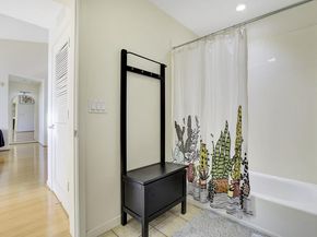 3090 Glascock St 405, Oakland CA 94601