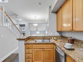 6067 Old Quarry, Oakland CA 94605