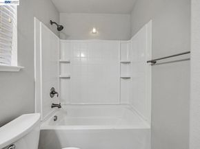 6067 Old Quarry, Oakland CA 94605