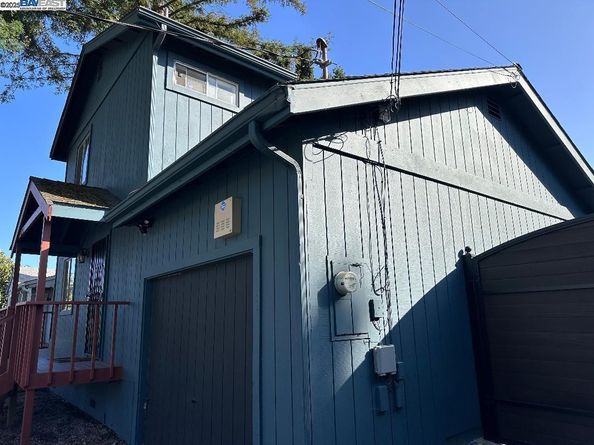 8065 earl st, Oakland CA 94605