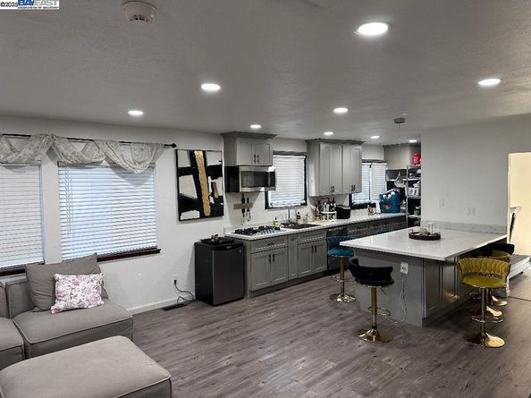 8065 earl st, Oakland CA 94605
