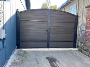 8065 earl st, Oakland CA 94605