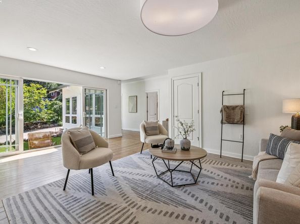 3296 Walnut Ln, Lafayette CA 94549