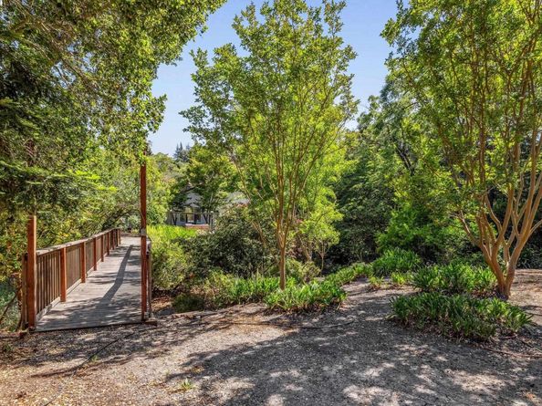3296 Walnut Ln, Lafayette CA 94549