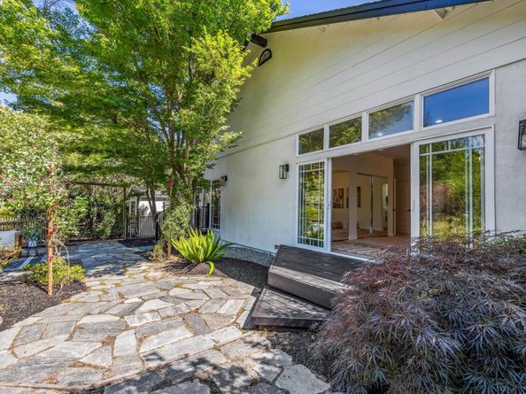 3296 Walnut Ln, Lafayette CA 94549