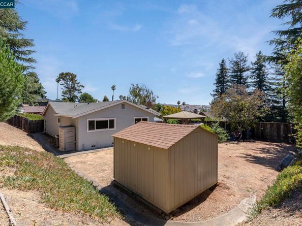 839 Reef Point Dr, Rodeo CA 94572