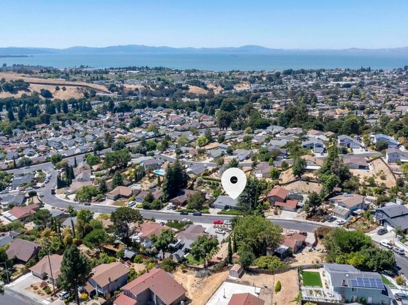 839 Reef Point Dr, Rodeo CA 94572