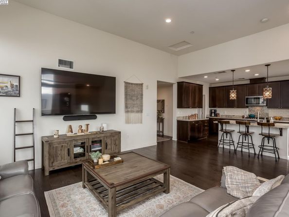 3077 Valley Of Hearts Del Pl 6, San Jose CA 95136