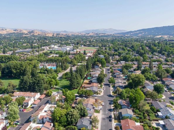 1984 Brooktree Way, Pleasanton CA 94566