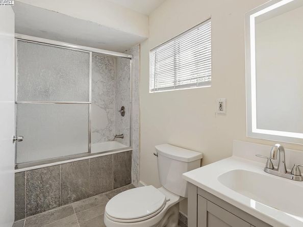 2530 Market St, Oakland CA 94607