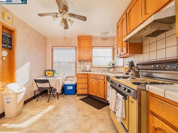 2130 102Nd Ave, Oakland CA 94603