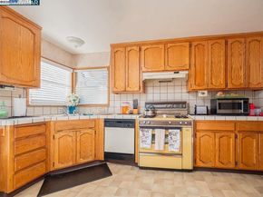 2130 102Nd Ave, Oakland CA 94603