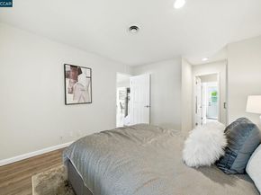 21 Miramonte Dr, Moraga CA 94556