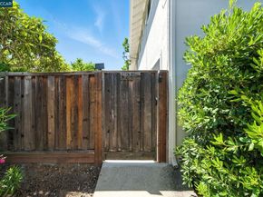 21 Miramonte Dr, Moraga CA 94556