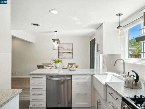 21 Miramonte Dr, Moraga CA 94556