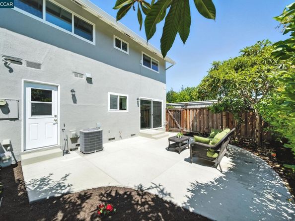21 Miramonte Dr, Moraga CA 94556