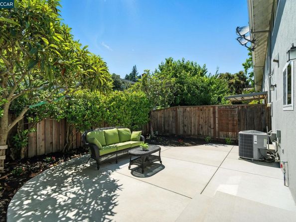 21 Miramonte Dr, Moraga CA 94556