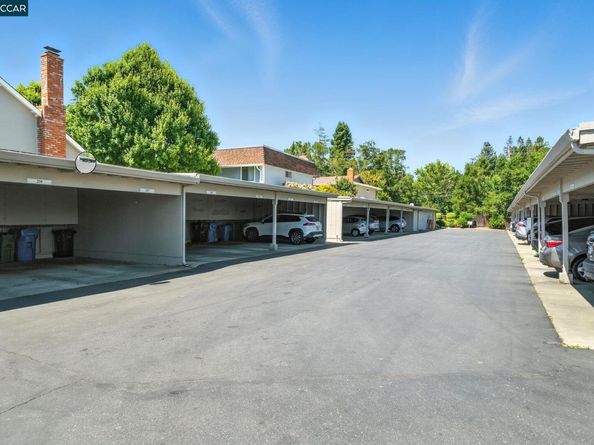 21 Miramonte Dr, Moraga CA 94556