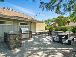 21 Miramonte Dr, Moraga CA 94556
