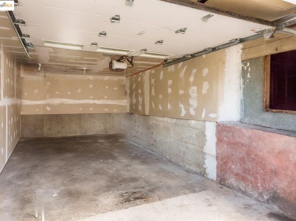 5524 Shattuck Ave, Oakland CA 94609