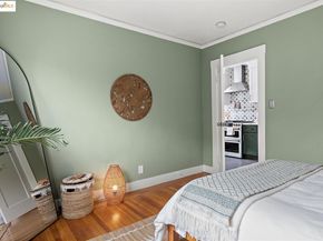 5524 Shattuck Ave, Oakland CA 94609