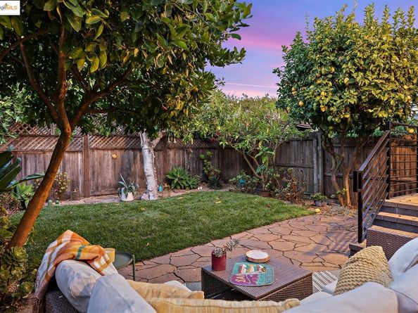 5524 Shattuck Ave, Oakland CA 94609