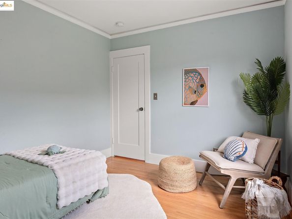 5524 Shattuck Ave, Oakland CA 94609