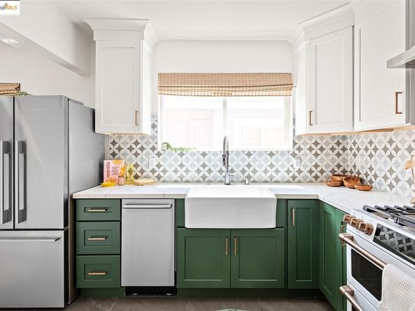 5524 Shattuck Ave, Oakland CA 94609