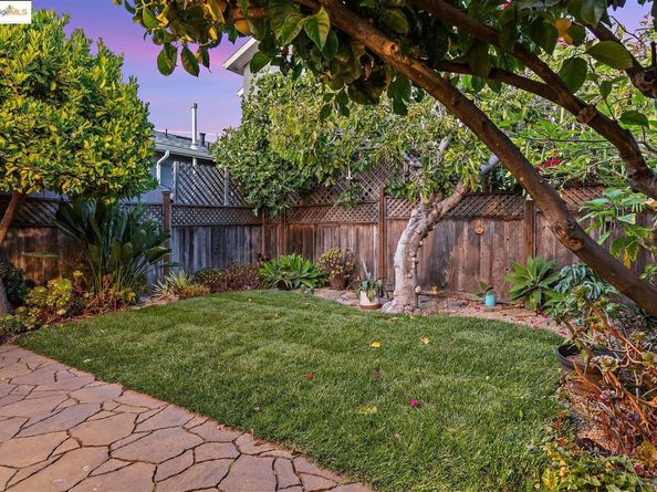 5524 Shattuck Ave, Oakland CA 94609