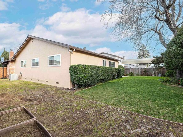 7476 Brookdale Ct, Dublin CA 94568
