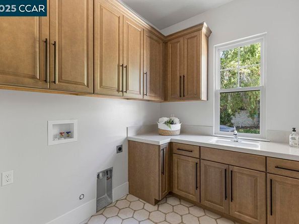 1953 La Cadena, Diablo CA 94528
