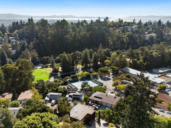 1840 Magellan Dr, Oakland CA 94611