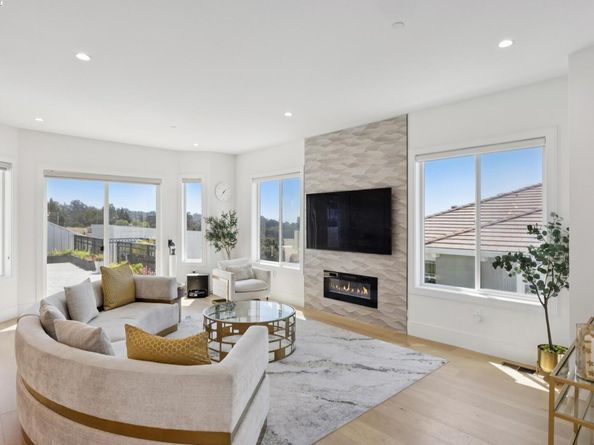3606 Sarita St, Hayward CA 94542