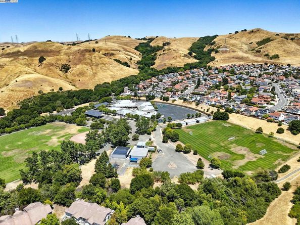 273 Florence Ct, Hercules CA 94547
