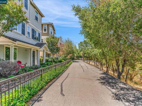 6983 Alamo Creek Trl, Dublin CA 94568